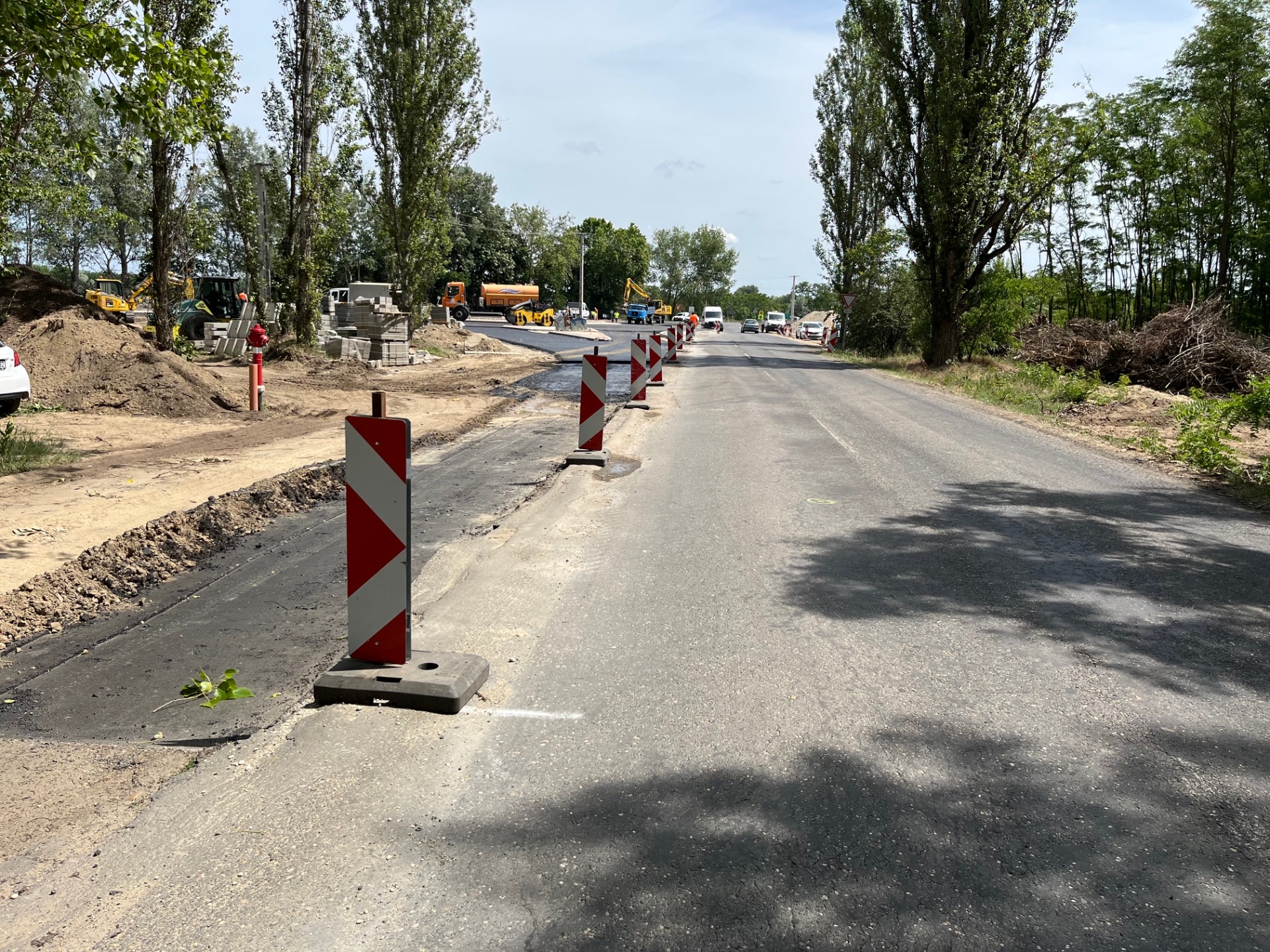 Ideiglenes forgalomterelés bójákkal munkaterületen